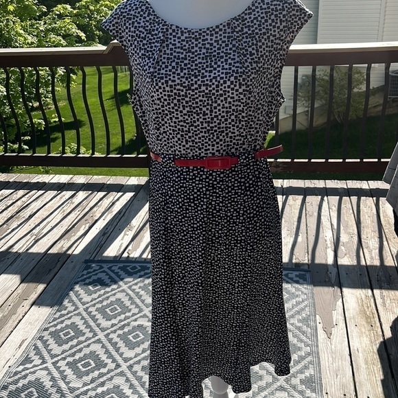 Dressbarn black white swing dress red belt cap sleeves geometric print NWT midi - Picture 9 of 13